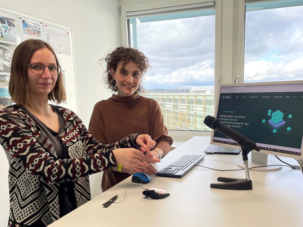 Lesley-Ann Mathis and Daniela Piechnik from the IAT at the University of Stuttgart collect real-world data in KARLI for the development of AI-based applications.